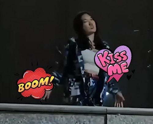 吃瓜女生跳舞军训,军训场上的舞蹈狂欢